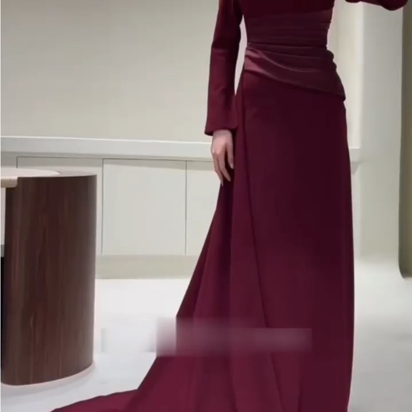 Elegant Burgundy Long Sleeve Dresses - Picture 7 of 10